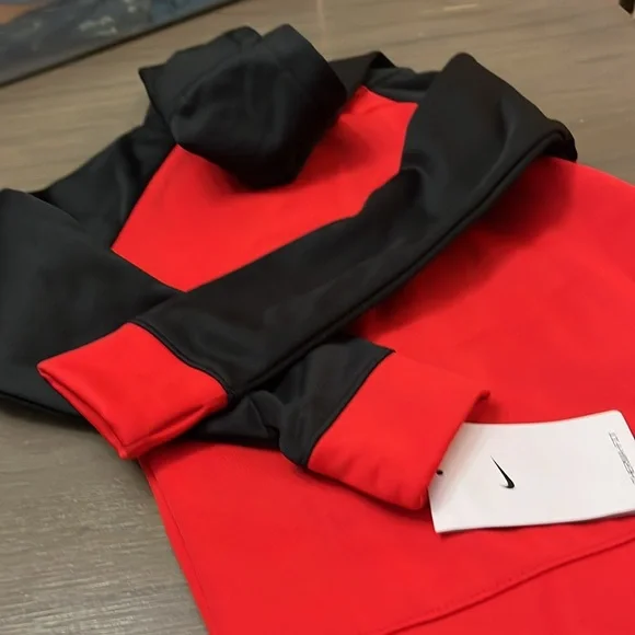 NWT! Nike Red and Black Therma-FIT Hoodie. Size 5. - Picture 10 of 10